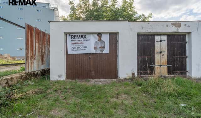 Prodej zděné garáže 21 m2 - Praha 9, Kbely, u Železnobrodské ulice parkování, sklad i investice, Praha 9