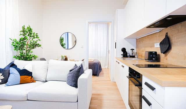 Prodej bytu 2+kk 33 m², Plzeňská, Praha 5 – Smíchov