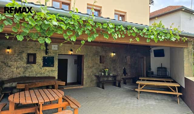 Vinný sklep s rozestavěným ubytováním, Novosedly, okres Břeclav