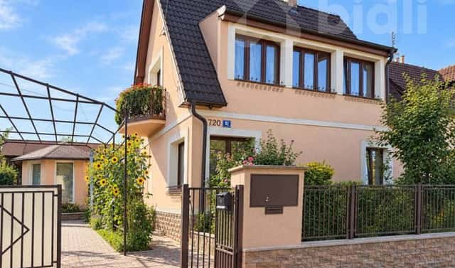 Prodej domu 213 m² s pozemkem 394 m², Mezilesí, Praha 9 – Horní Počernice
