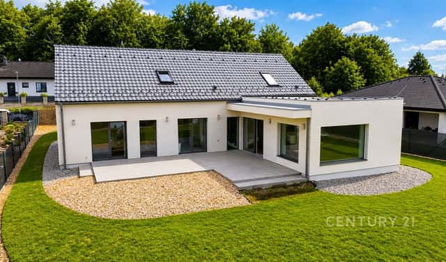 Pronájem domu 236 m² s pozemkem 1 500 m², Benešov