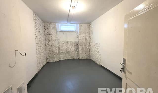 Pronájem skladovacích prostor 14 m², U Jedličkova ústavu, Praha 4 – Nusle