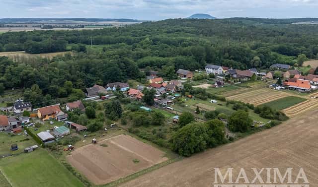 Prodej stavebního pozemku 3 823 m², Dolní Beřkovice – Podvlčí, okres Mělník