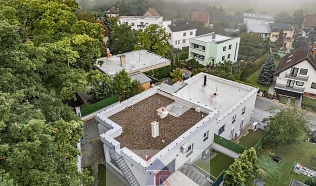 Prodej domu 325 m² s pozemkem 472 m², Pod lesem, Praha 4 – Komořany