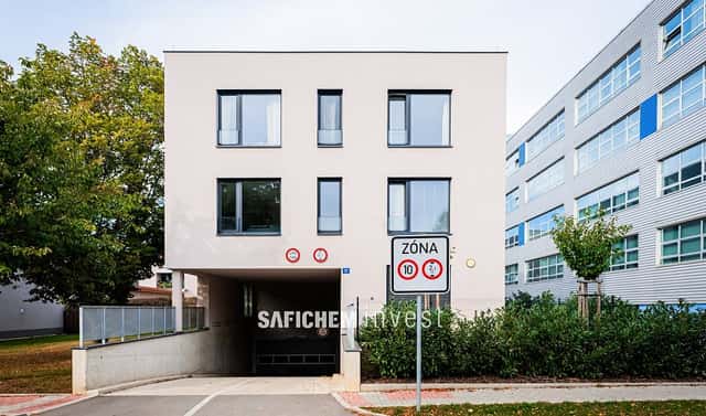 Prodej garážového stání 13 m2, Praha - Strašnice, Třebohostická, Praha 10 – Strašnice