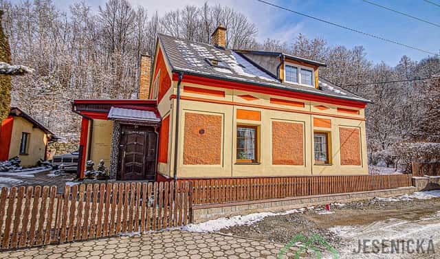 Prodej domu 336 m² s pozemkem 1 626 m², Bernartice – Buková, okres Jeseník