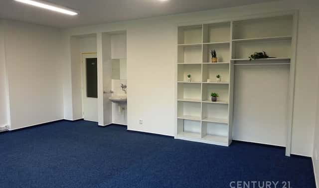 Pronájem kanceláře 32 m², Pod Šternberkem, Zlín – Louky