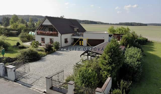 Prodej domu 435 m² s pozemkem 3 000 m², Domousnice – Skyšice, okres Mladá Boleslav
