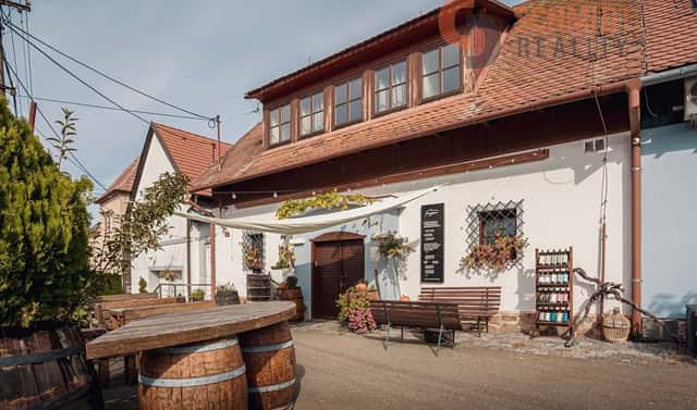 Prodej domu 300 m² s pozemkem 2 085 m², Perná, okres Břeclav