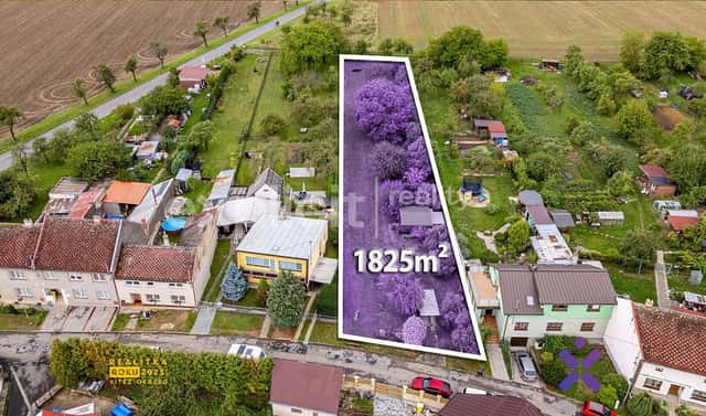 Prodej stavebního pozemku 1 825 m², Roštění, okres Kroměříž