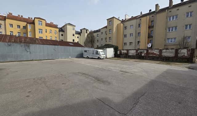 Parkovací místo pro karavan - Komárov, U vlečky, Brno – Komárov, okres Brno-město
