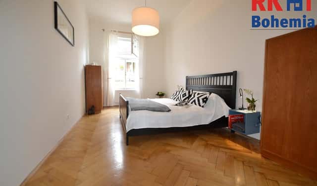 Pronájem bytu 2+kk 60 m², V tůních, Praha 2 – Nové Město