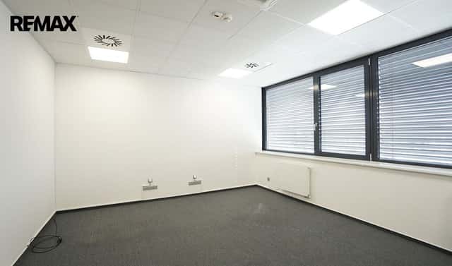 Pronájem kanceláře 200 m², Poděbradská, Praha 9 – Vysočany
