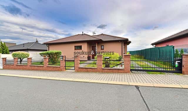 Prodej domu 97 m² s pozemkem 627 m², K Bažantnici, Bašť, okres Praha-východ