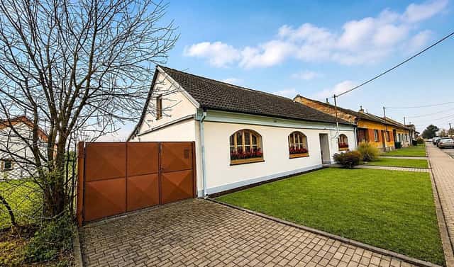Prodej domu 250 m² s pozemkem 721 m², Hevlín, okres Znojmo