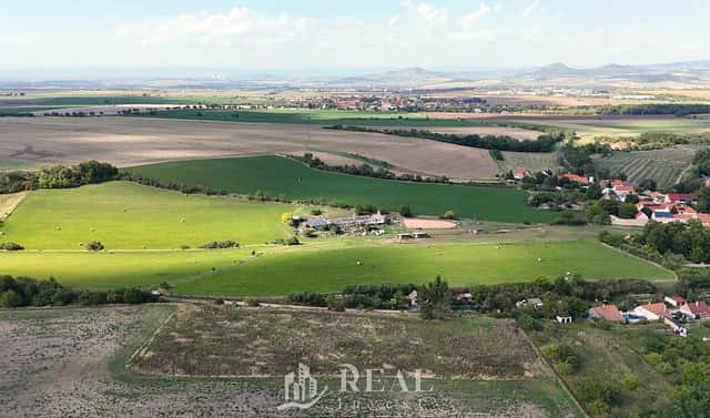 Prodej stavebního pozemku 1 196 m², Louny – Brloh