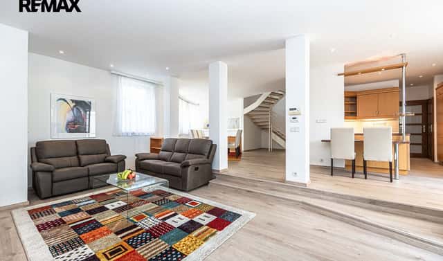 Pronájem domu 256 m² s pozemkem 222 m², Diamantová, Praha 5 – Slivenec