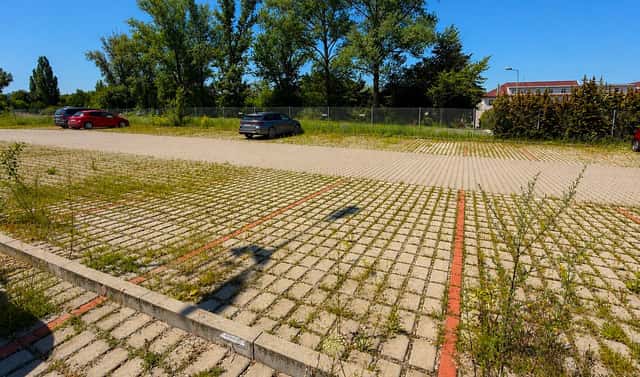 Nabízíme k pronájmu venkovní parkovací stání v parkovacím areálu., Milovice, okres Nymburk