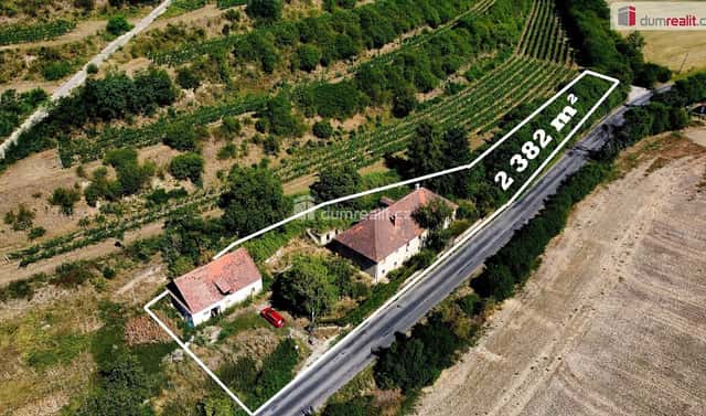 Prodej domu 300 m² s pozemkem 2 382 m², Dolní Beřkovice, okres Mělník