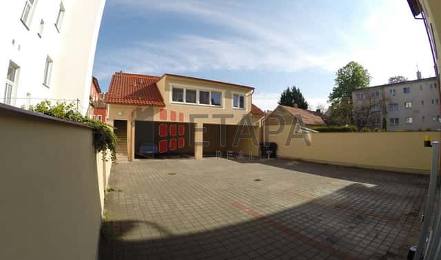 Pronájem zabezpečeného krytého parkovacího stání ve Skuherského ul. v Českých Budějovicích, Skuherského, České Budějovice – České Budějovice 3