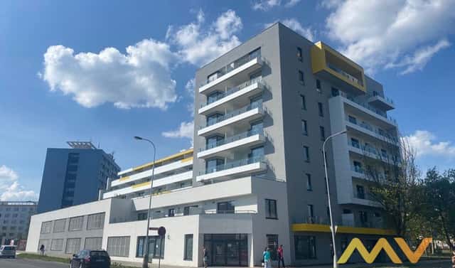 Pronájem garážového parkovacího stání, 12 m2 Hradec Králové, ul. Kubelíkova., Kubelíkova, Hradec Králové – Slezské Předměstí