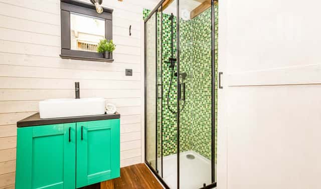 Prodej tiny house 20 m2 - plně vybavený, 2 loft na spaní, koupelna se sprchou, Přelouč, okres Pardubice
