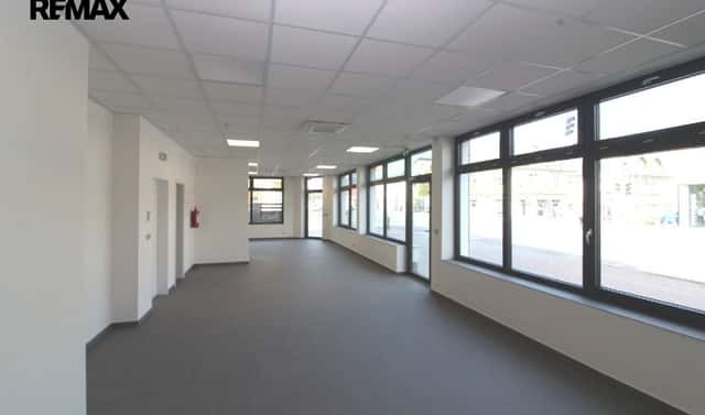 Pronájem obchodních prostor 147 m², Praha 9