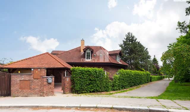 Prodej domu 420 m² s pozemkem 717 m², Vzdušná, Praha 4 – Lhotka