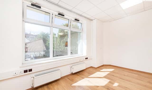 Pronájem kanceláře 48 m², Smolenská, Praha 10 – Vršovice