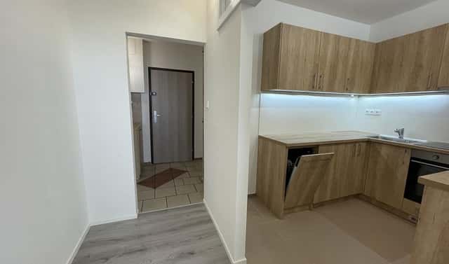 Pronájem bytu 2+1 45 m², Hradecká, Česká Lípa