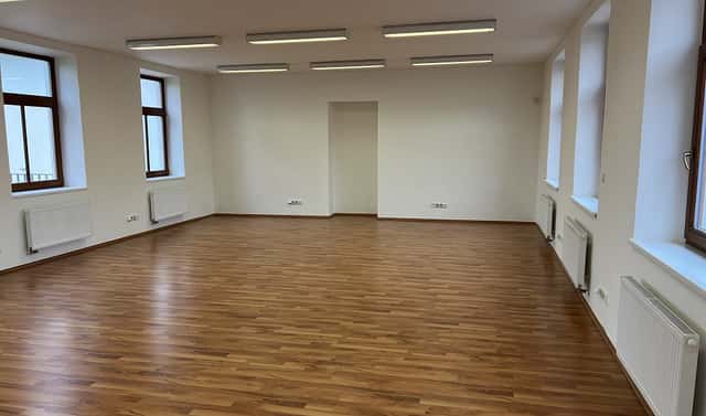 Pronájem kanceláře 80 m², Husovo nám., Vlašim, okres Benešov