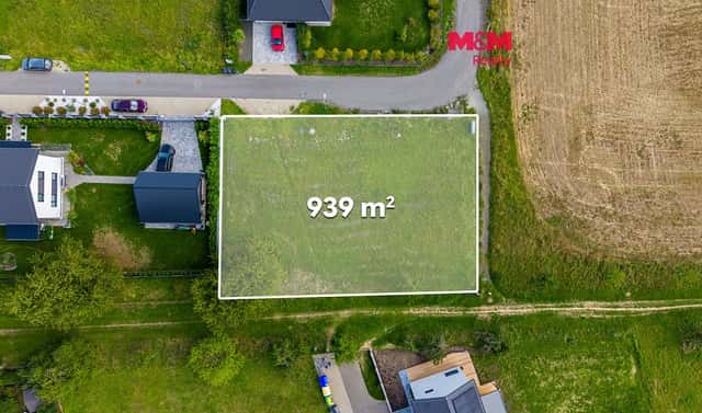 Prodej stavebního pozemku 939 m², Mezi Alejemi, Mnichovo Hradiště – Hněvousice, okres Mladá Boleslav