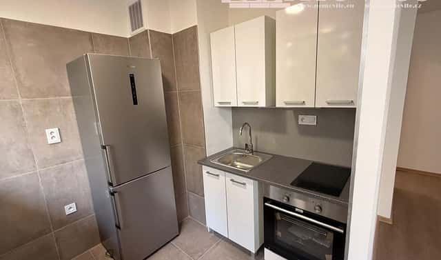 Pronájem bytu 1+kk 28 m², kpt. Bartoše, Pardubice – Polabiny