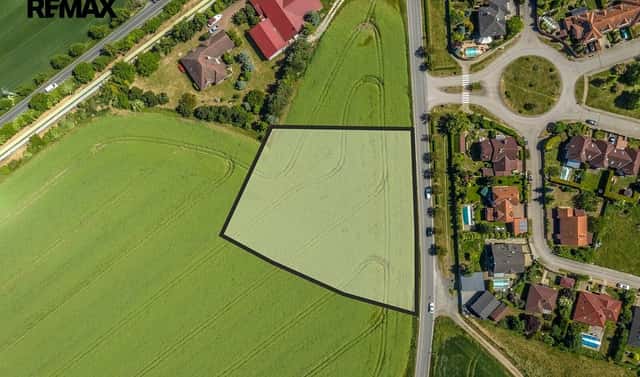 Prodej komerčního pozemku 5 254 m², Hovorčovice, okres Praha-východ