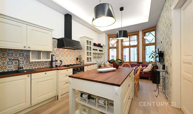 Pronájem bytu 2+1 79 m², Kafkova, Praha 6 – Dejvice