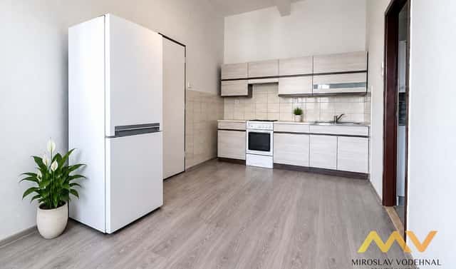 Pronájem bytu 3+1 98 m², náměstí 5. května, Hradec Králové