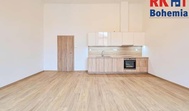 Pronájem bytu 1+kk 38 m², nám. Arnošta z Pardubic, Český Brod, okres Kolín