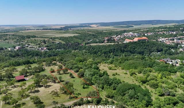Prodej pozemku 2 107 m², Dolní Kounice, okres Brno-venkov