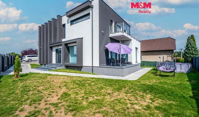 Prodej domu 400 m² s pozemkem 896 m², Modřínová, Jirny, okres Praha-východ