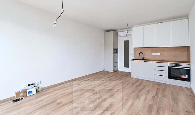 Pronájem bytu 1+kk 32 m², Poděbradská, Praha 9 – Hloubětín