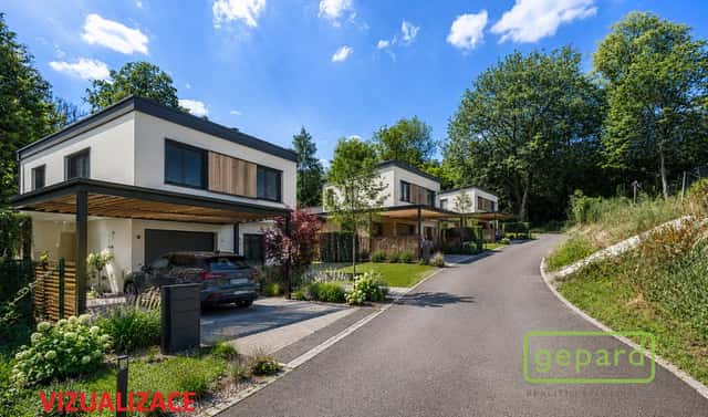 Prodej stavebního pozemku 4 855 m², Praha 10