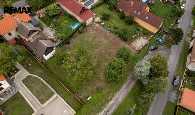 Prodej stavebního pozemku 825 m², Hradčany, okres Nymburk