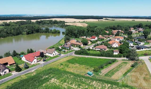 Prodej stavebního pozemku 1 882 m², Nechanice – Staré Nechanice, okres Hradec Králové