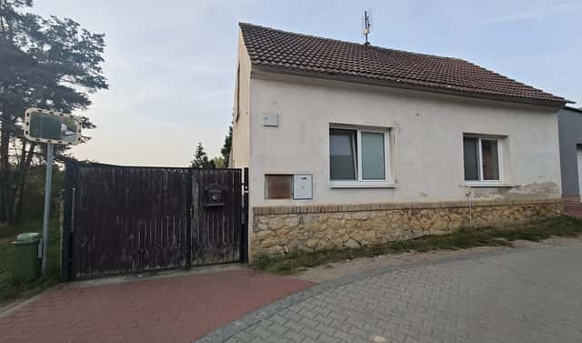 Pronájem domu 57 m² s pozemkem 530 m², Ke Stráni, Tachlovice, okres Praha-západ