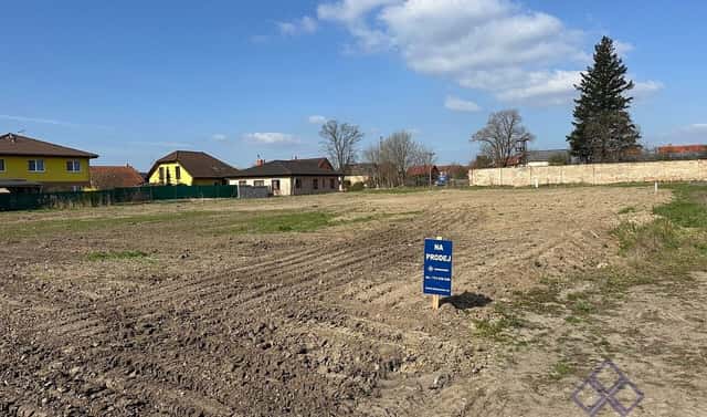 Prodej komerčního pozemku 1 023 m², Kostelec nad Labem, okres Mělník