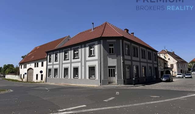Pronájem obchodních prostor 300 m², Husitské náměstí, Žatec, okres Louny
