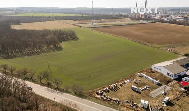 Prodej komerčního pozemku 22 806 m², Nad Benzinou, Veltrusy, okres Mělník