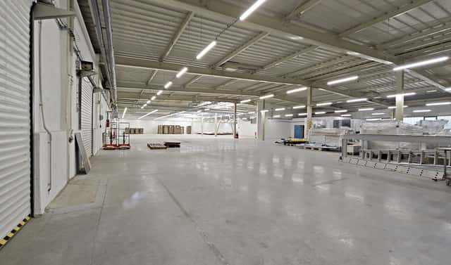 Pronájem výrobních prostor 1 700 m², Jihlava – Červený Kříž