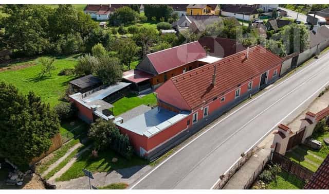 Prodej domu 240 m² s pozemkem 2 125 m², Bečice, okres České Budějovice