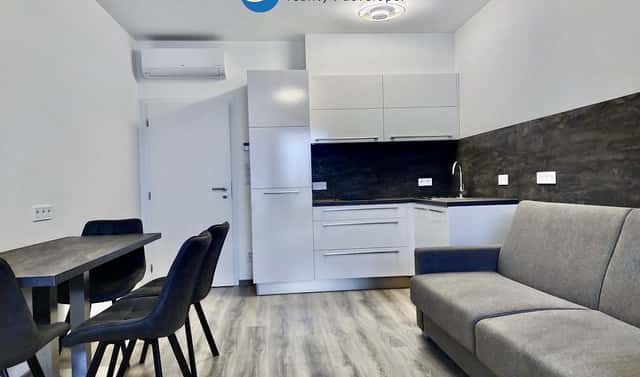 Pronájem bytu 1+kk 36 m², Frištenského, Olomouc – Neředín